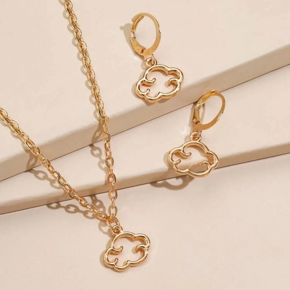 Jewelry - 🌻 3 pcs Gold Cloud Decor Jewelry Set